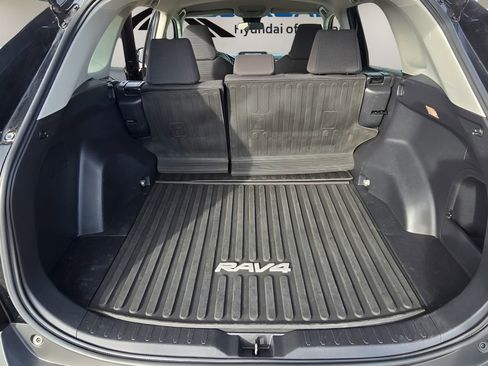 Used 2021 Toyota RAV4 LE image 30