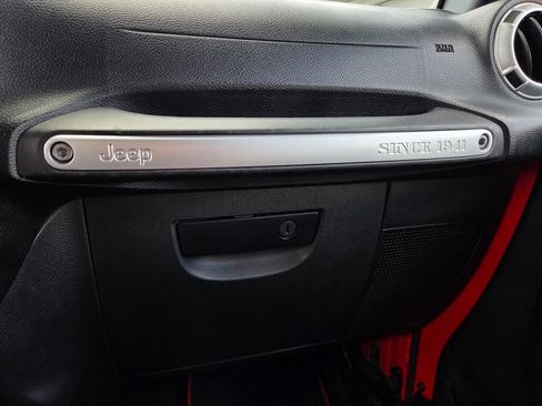 Used 2015 Jeep Wrangler Unlimited Sahara w/ Connectivity Group AWD/4WD image 32