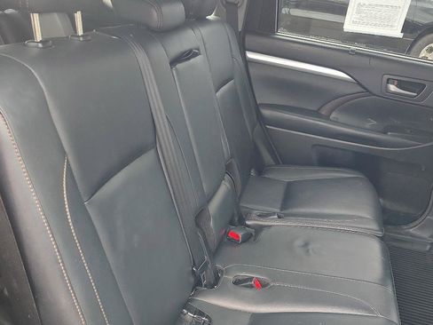Used 2018 Toyota Highlander XLE AWD/4WD image 24
