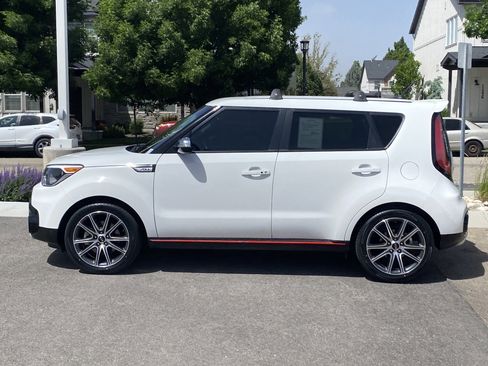 Used 2018 Kia Soul ! FWD image 3