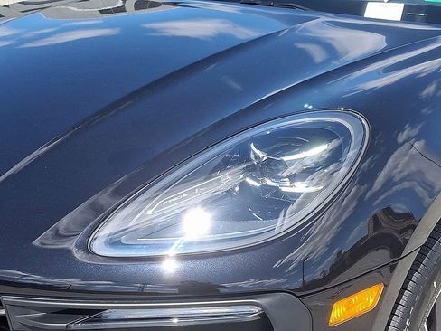 Used 2025 Porsche Macan image 11