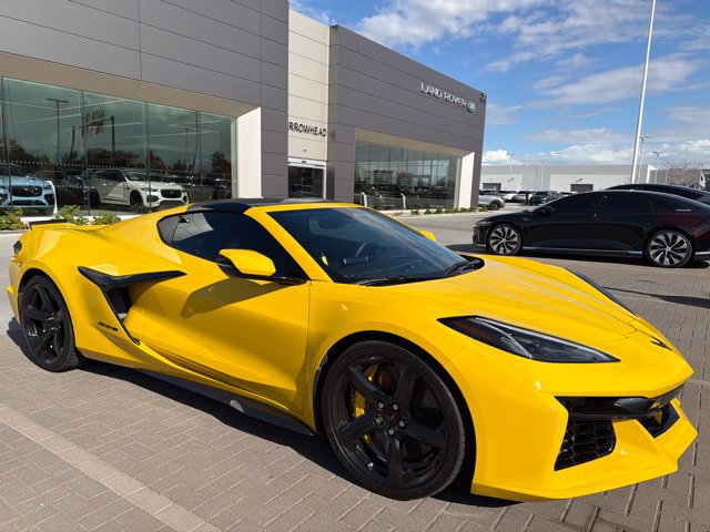 Used 2025 Chevrolet Corvette Z06 RWD image 4