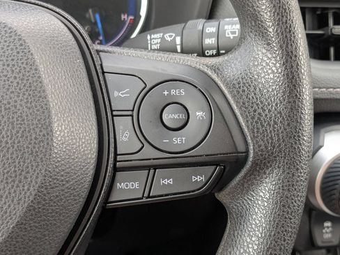 Used 2025 Toyota RAV4 XLE AWD/4WD image 17