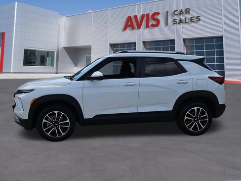 Used 2025 Chevrolet TrailBlazer LT AWD/4WD image 2
