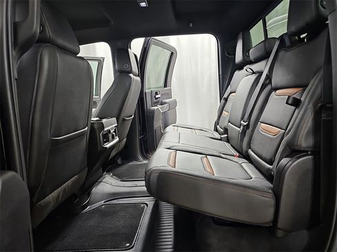 Used 2022 GMC Sierra 2500 AT4 w/ AT4 Preferred Package image 17