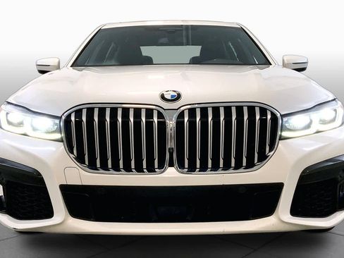 Used 2022 BMW 750i xDrive w/ Luxury Rear Seating Package AWD/4WD image 3