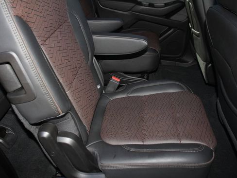 Used 2023 Chevrolet Traverse High Country AWD/4WD image 25