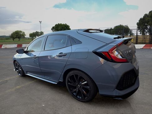 Used 2017 Honda Civic Sport Touring image 4
