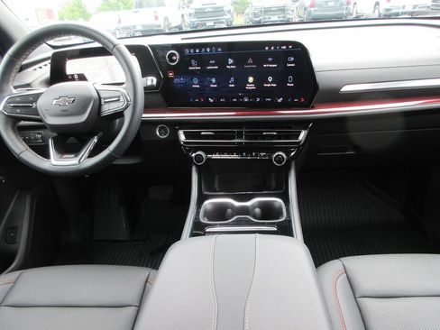 Certified 2025 Chevrolet Traverse Z71 w/ LPO, Floor Liner Package AWD/4WD image 17