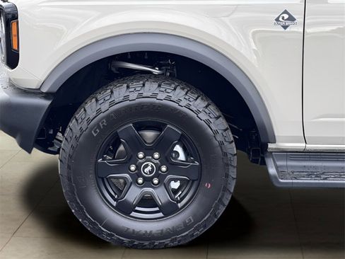 New 2025 Ford Bronco Outer Banks image 40