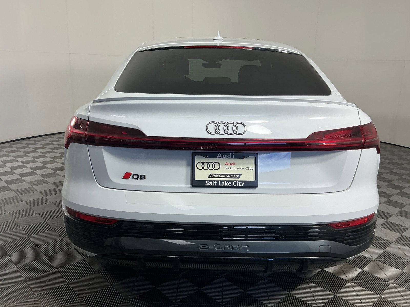 Used 2024 Audi Q8 e-tron Premium Plus w/ Premium Plus Package AWD/4WD image 8