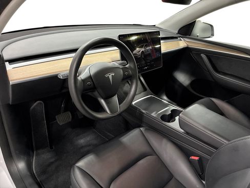 Certified 2023 Tesla Model Y Long Range AWD/4WD image 9
