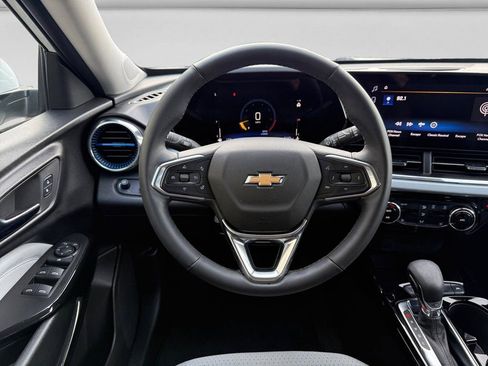 Used 2025 Chevrolet Trax LT w/ Driver Confidence Package image 12