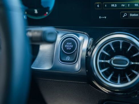 Used 2023 Mercedes-Benz GLB 250 4MATIC image 31