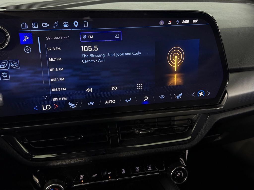 Used 2024 Chevrolet Equinox EV RS FWD image 18