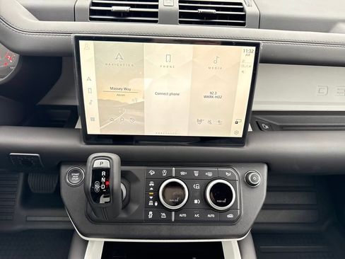 New 2025 Land Rover Defender 130 X-Dynamic SE image 23