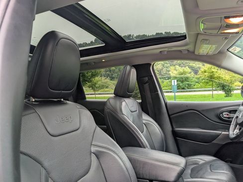 Used 2019 Jeep Cherokee Limited AWD/4WD image 34