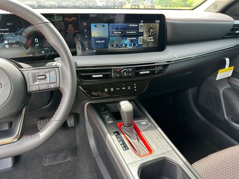 Certified 2025 Nissan Kicks SR FWD image 26