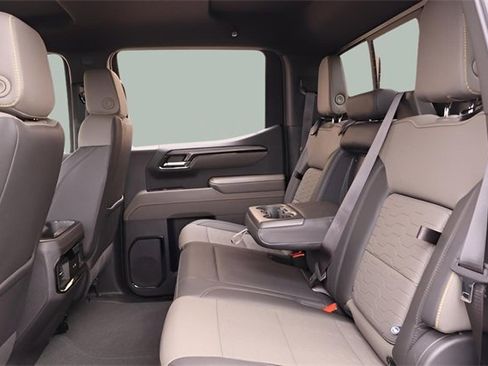 Used 2024 Chevrolet Silverado 1500 ZR2 image 18