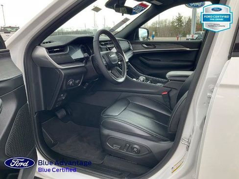 Used 2025 Jeep Grand Cherokee Limited AWD/4WD image 17
