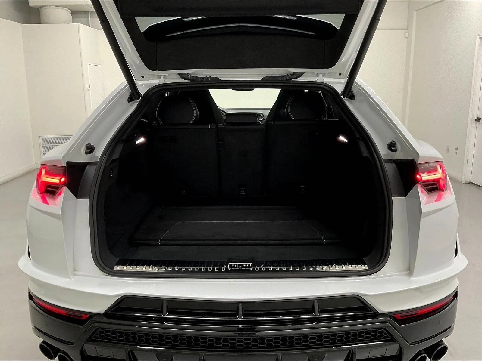 Used 2024 Lamborghini Urus S AWD/4WD image 47