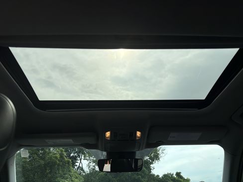 Used 2022 Toyota Highlander XLE FWD image 25
