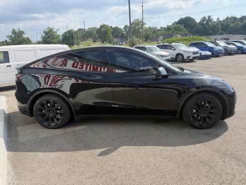 Used 2021 Tesla Model Y Long Range AWD/4WD image 4