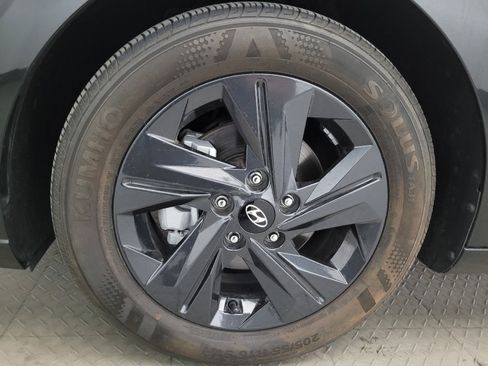 Used 2023 Hyundai Elantra SEL FWD image 31