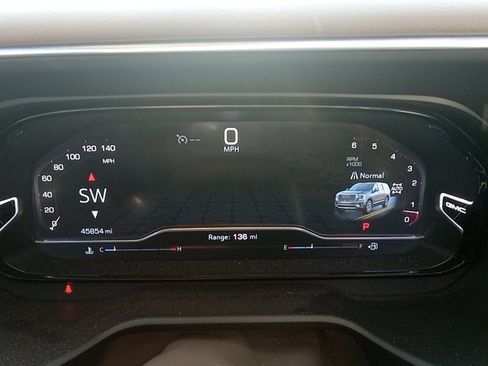 Used 2023 GMC Yukon XL Denali image 9