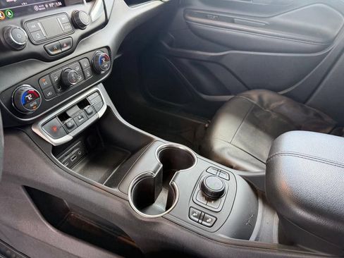 Used 2022 GMC Terrain SLE w/ Driver Convenience Package FWD image 12