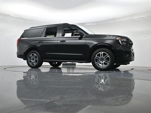 Used 2025 Ford Expedition Active AWD/4WD image 38
