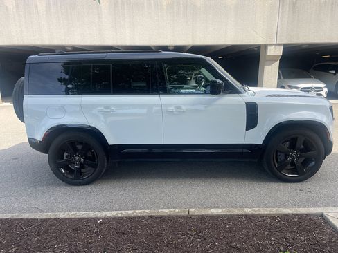 Used 2022 Land Rover Defender 110 X-Dynamic HSE AWD/4WD image 4