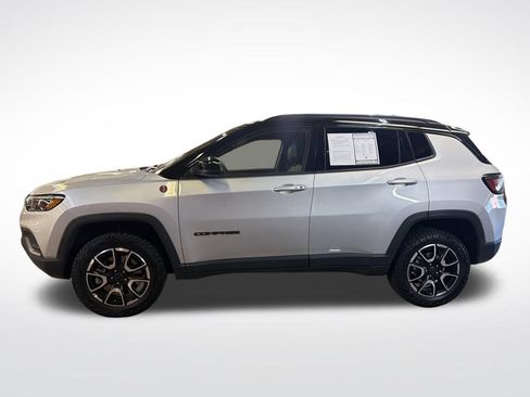 Used 2025 Jeep Compass Trailhawk w/ Trailhawk Elite Group AWD/4WD image 2