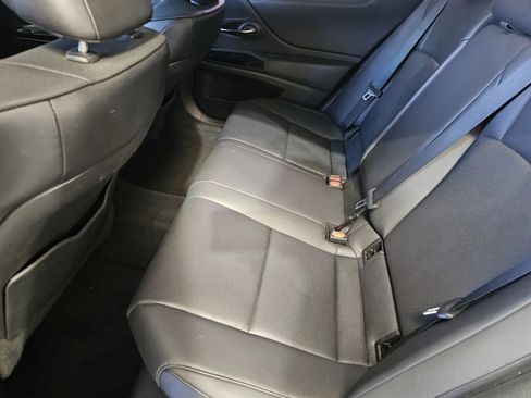 Used 2022 Lexus ES 300h w/ Premium Package FWD image 11