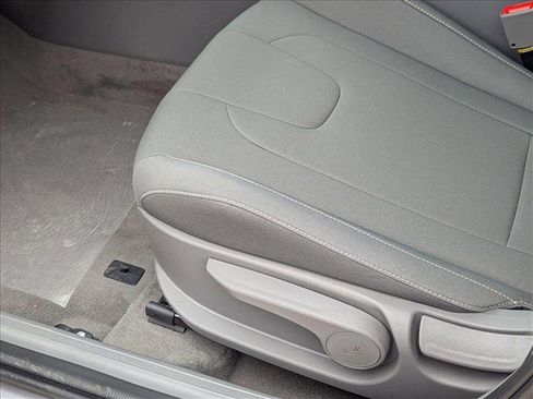 New 2025 Hyundai Elantra SEL image 4