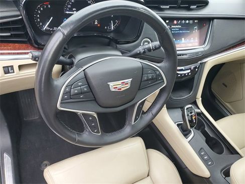 Used 2017 Cadillac XT5 Premium Luxury w/ LPO, Wheel Lock Package image 12