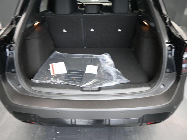 Used 2025 Nissan Kicks SV AWD/4WD image 25