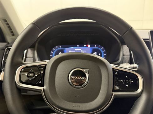 Used 2025 Volvo XC90 B6 Plus image 27