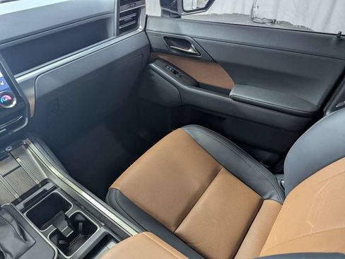 Used 2024 Lexus GX 550 w/ Accessory Package (Z1) AWD/4WD image 8