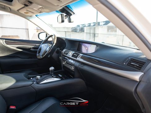 Used 2017 Lexus LS 460 AWD w/ Comfort Package image 14