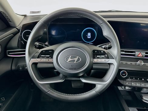 Used 2025 Hyundai Elantra SEL FWD image 18