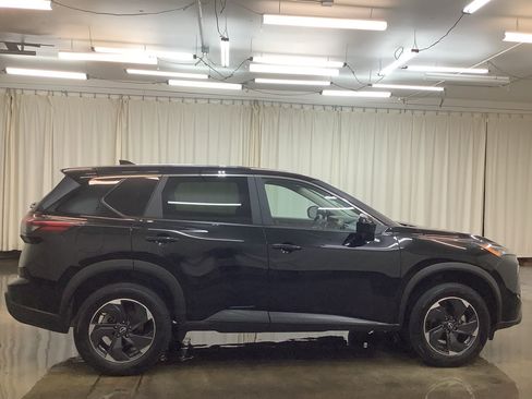 Used 2025 Nissan Rogue SV FWD image 4