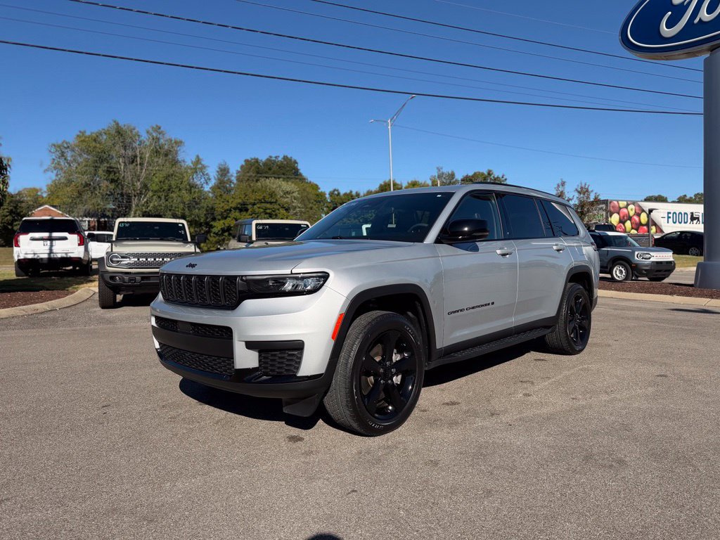 Used 2023 Jeep Grand Cherokee L Altitude AWD/4WD image 3