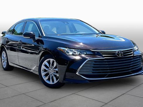 Used 2019 Toyota Avalon XLE w/ Moonroof Package FWD image 3