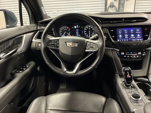 Certified 2025 Cadillac XT6 Premium Luxury AWD/4WD image 13