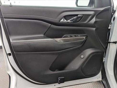 Used 2020 GMC Acadia SLT image 13