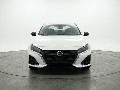 Used 2025 Nissan Altima 2.5 SV image 2