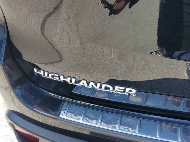 Used 2017 Toyota Highlander Plus AWD/4WD image 9