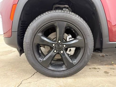 Used 2023 Jeep Grand Cherokee Limited w/ Black Appearance Package image 29