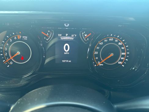 Used 2024 Jeep Gladiator Sport AWD/4WD image 9